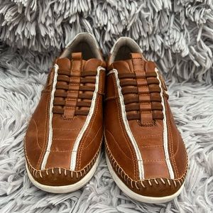 Pikolino mens (42) brown sneaker worn a few times.